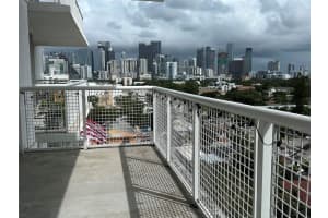 900 Sw 8th St 1010, Miami