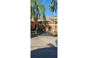 1599 Veracruz Ln, Weston