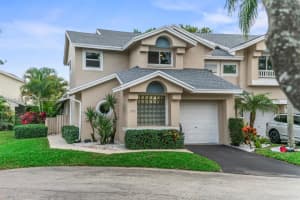 2202 W Discovery Cir W, Deerfield Beach