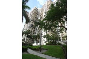 2333 Brickell Ave 2215, Miami