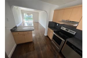 980 Ne 170th St 204, North Miami Beach