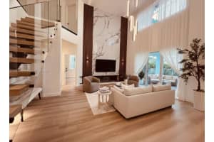 804 Crestview Cir, Weston