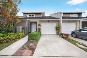 616 Woodgate Ln D, Sunrise