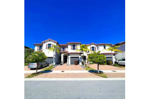 3435 W 105th Pl, Hialeah