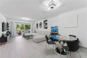 4400 Hillcrest Dr 303b, Hollywood