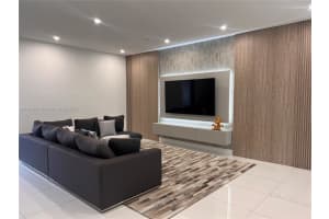 10431 Nw 82nd St 1, Doral