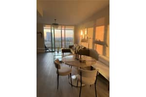 90 Sw 3rd St 2108, Miami