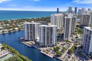 20515 E Country Club Dr 541, Aventura