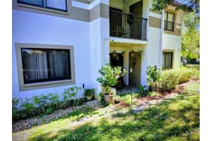 570 S Park Rd 17-6, Hollywood