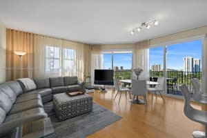 20000 E Country Club Dr 1002, Aventura