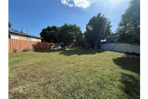 1736 Nw 42nd St, Miami