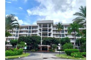 2950 N Palm Aire Dr 105, Pompano Beach