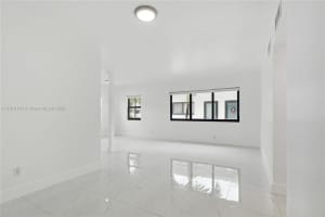8010 Crespi Blvd 4, Miami Beach