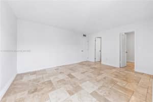 3642 Ne 171st St 405, North Miami Beach