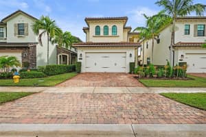 445 Sw 113th Ln, Pembroke Pines
