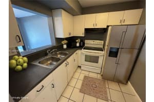 3710 Nw 21st St 111, Lauderdale Lakes