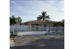 621 E 39th St, Hialeah