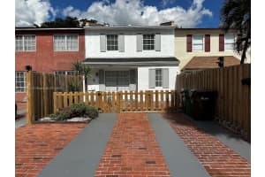 6915 W 16th Dr, Hialeah