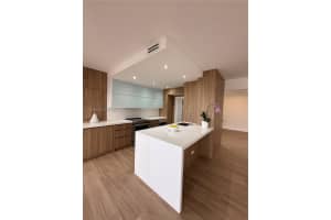 20191 E Country Club Dr 504, Aventura