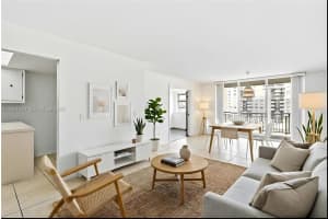 18071 Biscayne Blvd 802, Aventura