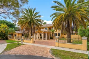 7225 Gleneagle Dr, Miami Lakes