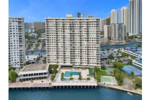 300 Bayview Dr 308, Sunny Isles Beach