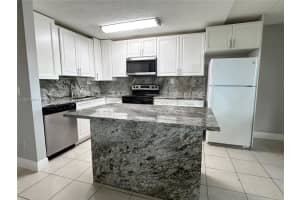105 Meadows Cir 105, Boynton Beach