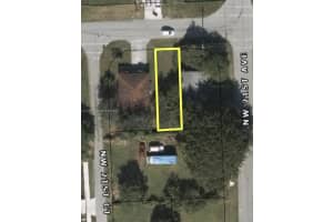 2108 Nw 76th St, Miami