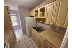 7355 W 4th Ave 214, Hialeah