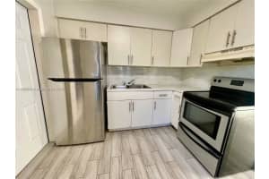 213 Sw 10th St 0, Hallandale Beach