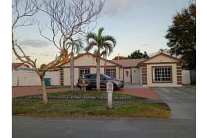 19541 Nw 57th Ct, Hialeah