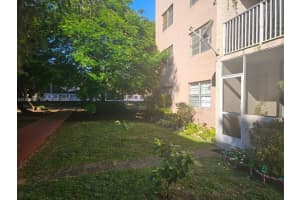 8411 Nw 8th Street 111, Miami