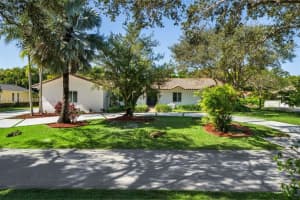 13502 Sw 57th Ct, Pinecrest