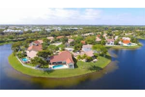 1127 Laguna Springs Dr, Weston