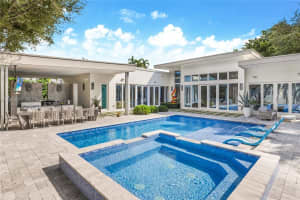 137 W Shore Dr W, Miami