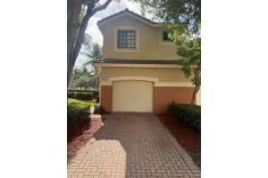 3872 Tree Top Dr 3872, Weston