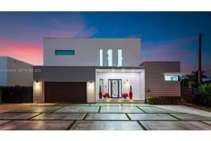 81 S Royal Poinciana Blvd, Miami Springs