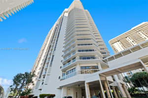 20185 E Country Club Dr 904, Aventura