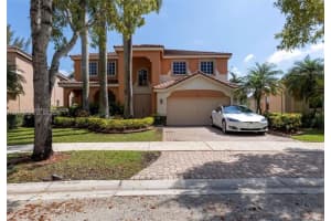 665 Nandina Dr 665, Weston