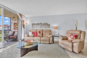 9800 N Hollybrook Lake Dr 210, Pembroke Pines