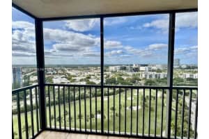 20335 W Country Club Dr 2101, Aventura