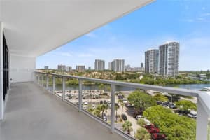 3731 N Country Club 921, Aventura