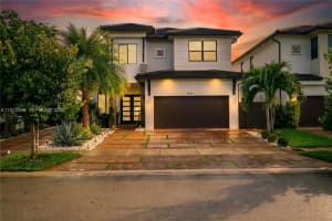 8842 Nw 161st Ter, Miami Lakes