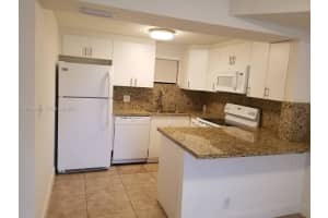 8290 Lake Dr 220, Doral