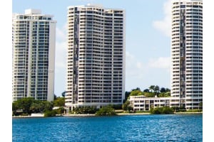 2800 Island Blvd 902, Aventura