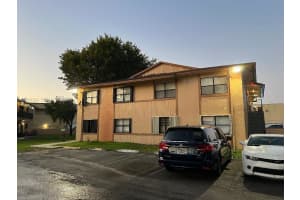 2735 W 66th St 21-23, Hialeah