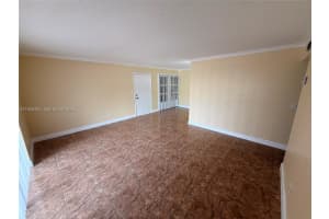 8011 W 6th Ave J, Hialeah