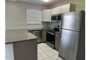 1975 Ne 135th St 3e, North Miami
