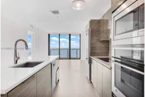 460 Ne 28th St 3907, Miami