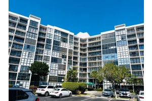 1000 Parkview Dr 605, Hallandale Beach
